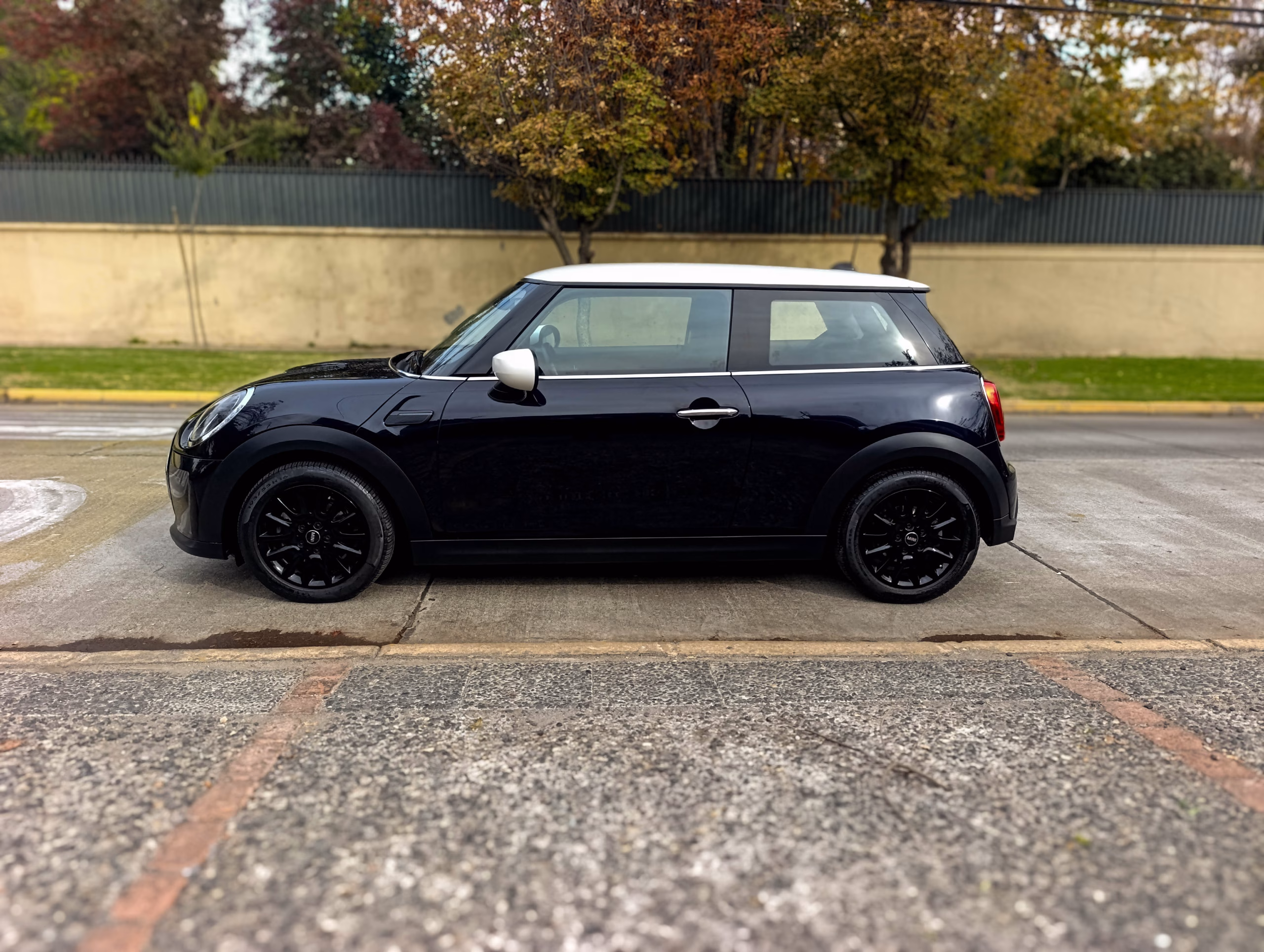 Mini Cooper Essential año 2023