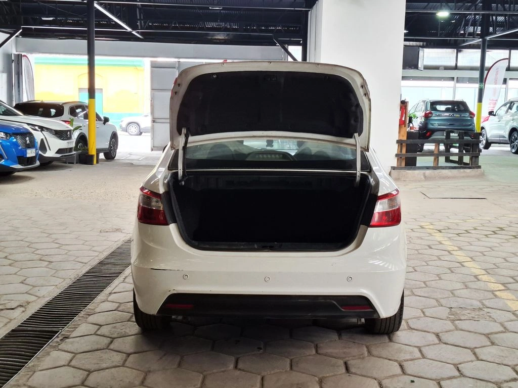 Dongfeng A30 Elegant año 2018