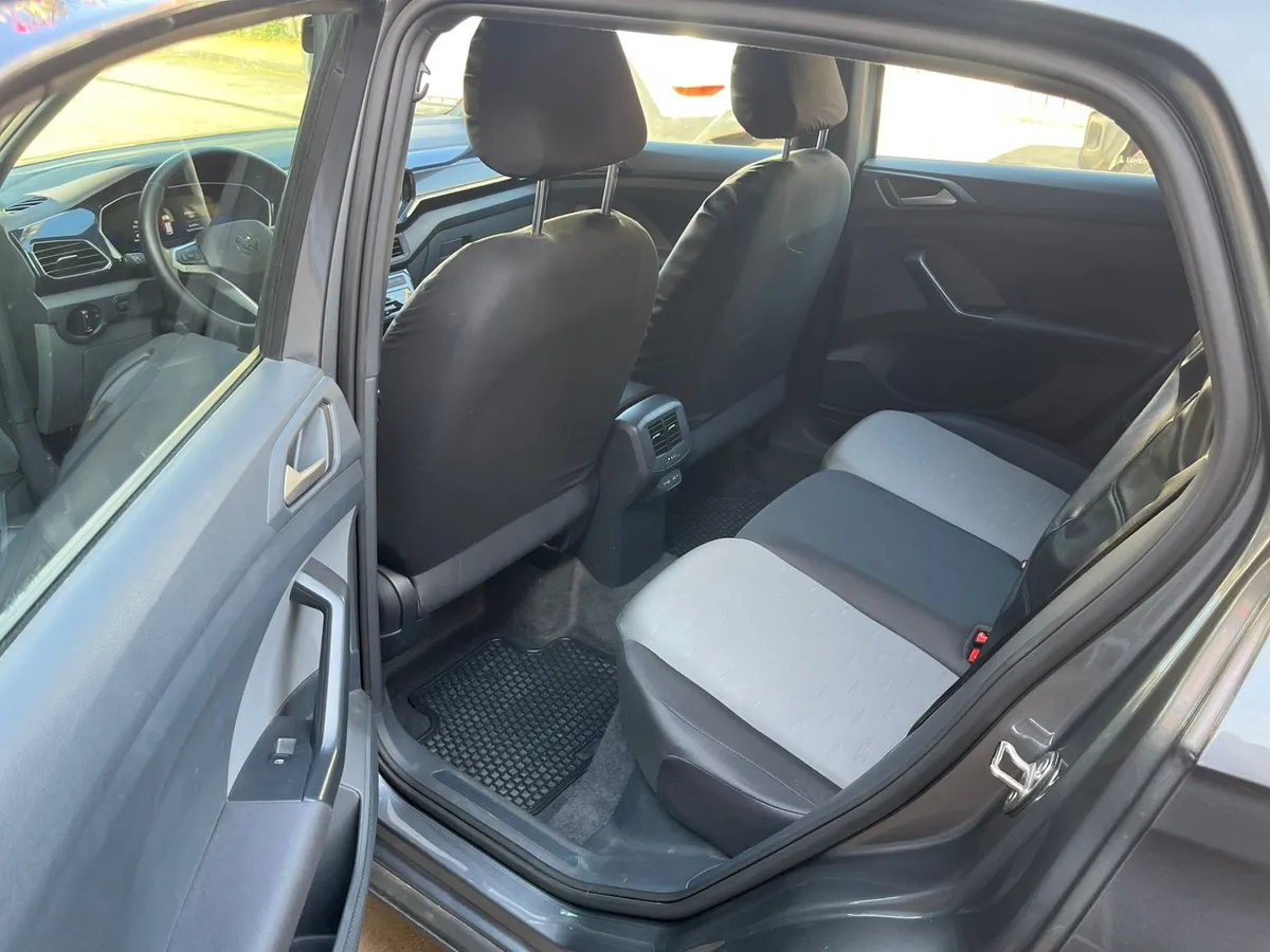 Volkswagen T-cross 1.0 Tsi Comfortline Mt año 2024