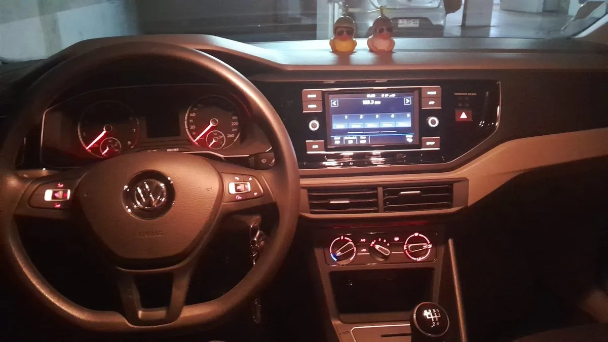 VOLKSWAGEN POLO 1.6 Trendline Mt año 2022