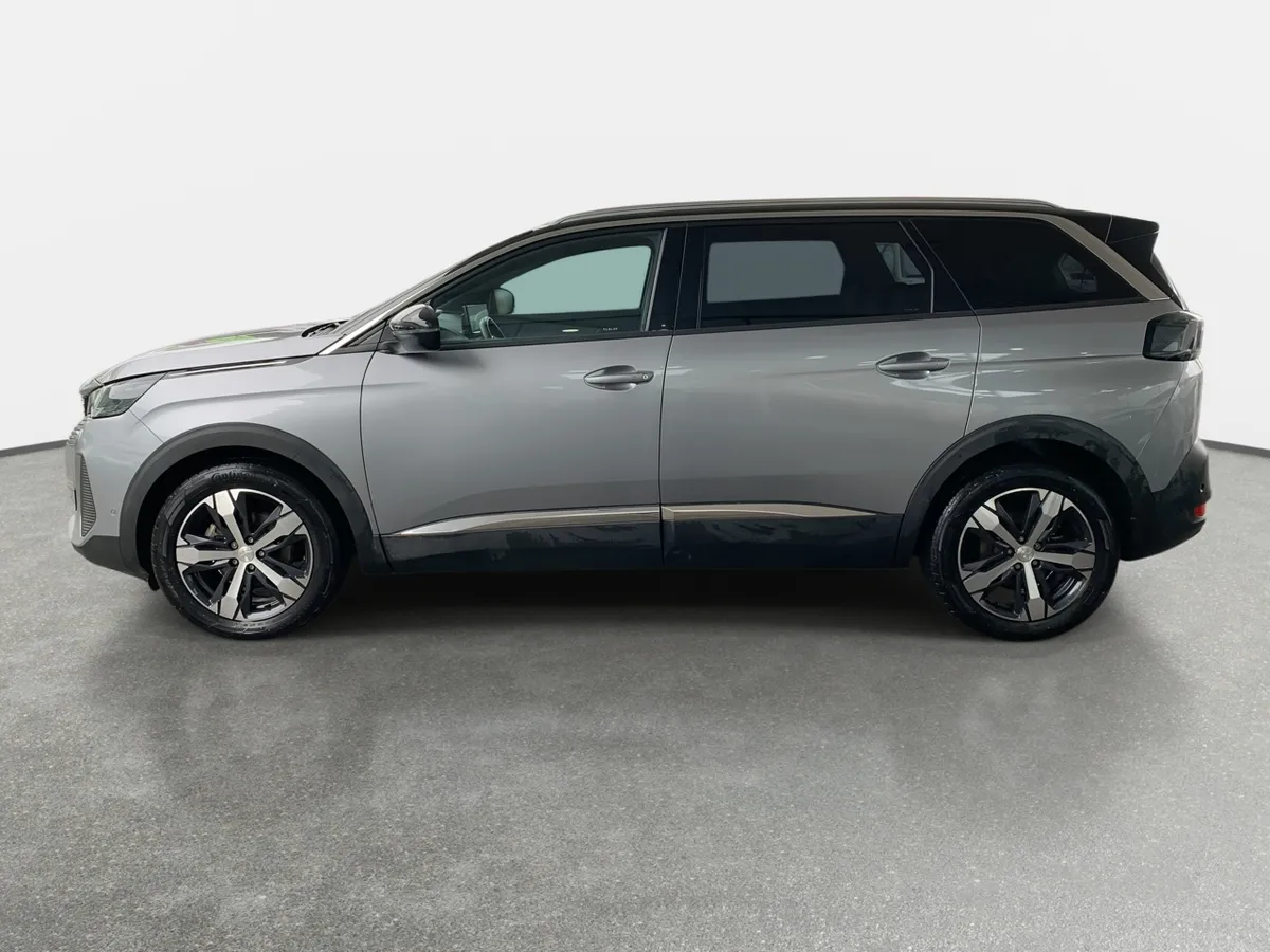 Peugeot 5008 1.5 Allure Pack Bluehdi 130 4x2 Eat8 5p año 2024