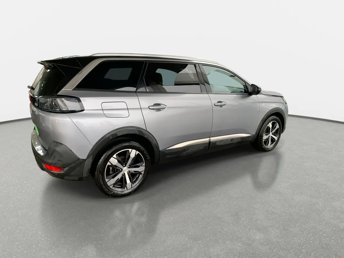 Peugeot 5008 1.5 Allure Pack Bluehdi 130 4x2 Eat8 5p año 2024