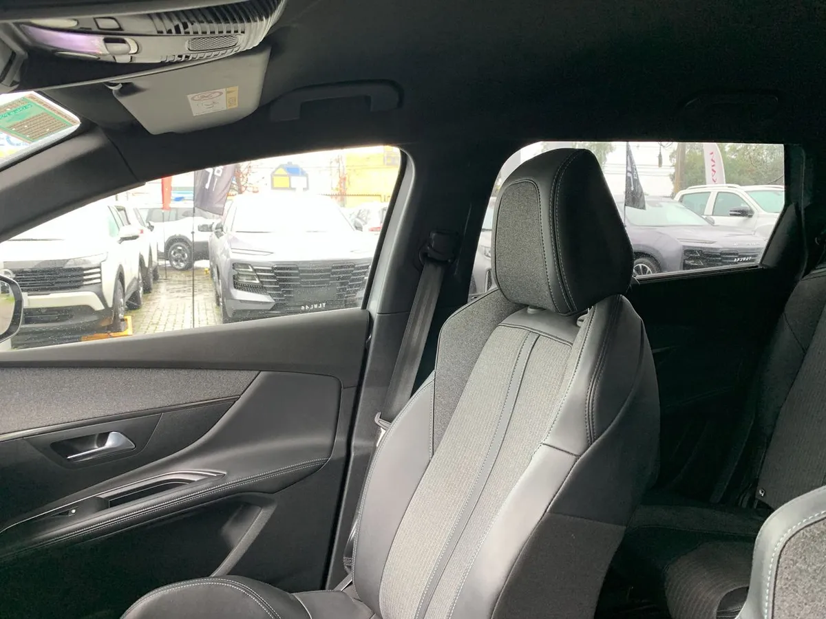 Peugeot 5008 1.5 Allure Pack Bluehdi 130 4x2 Eat8 5p año 2024