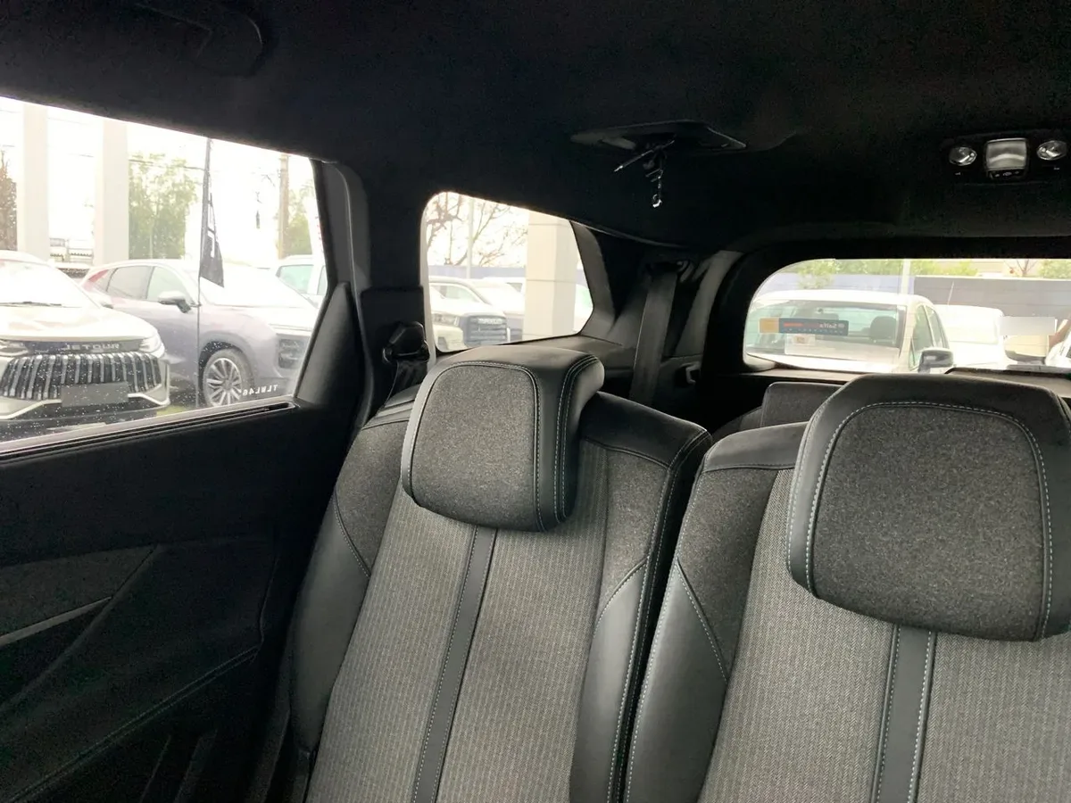 Peugeot 5008 1.5 Allure Pack Bluehdi 130 4x2 Eat8 5p año 2024