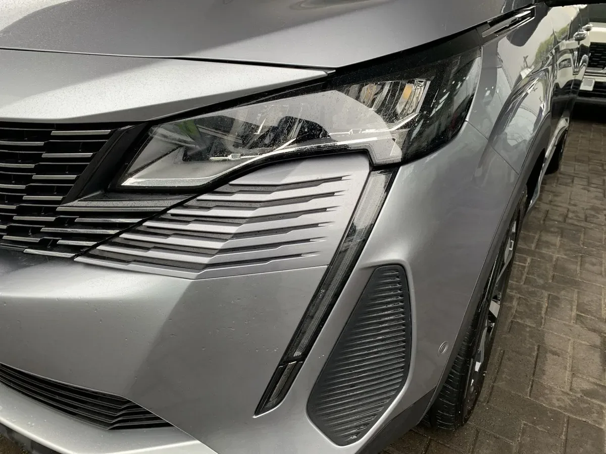 Peugeot 5008 1.5 Allure Pack Bluehdi 130 4x2 Eat8 5p año 2024