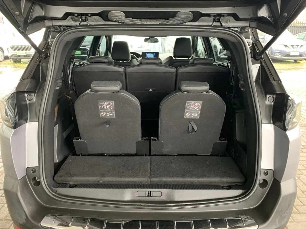 Peugeot 5008 1.5 Allure Pack Bluehdi 130 4x2 Eat8 5p año 2024