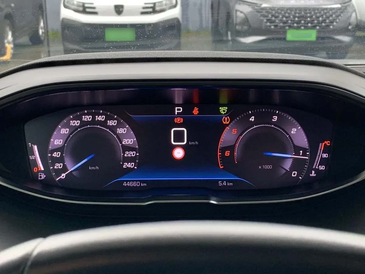 Peugeot 5008 1.5 Allure Pack Bluehdi 130 4x2 Eat8 5p año 2024