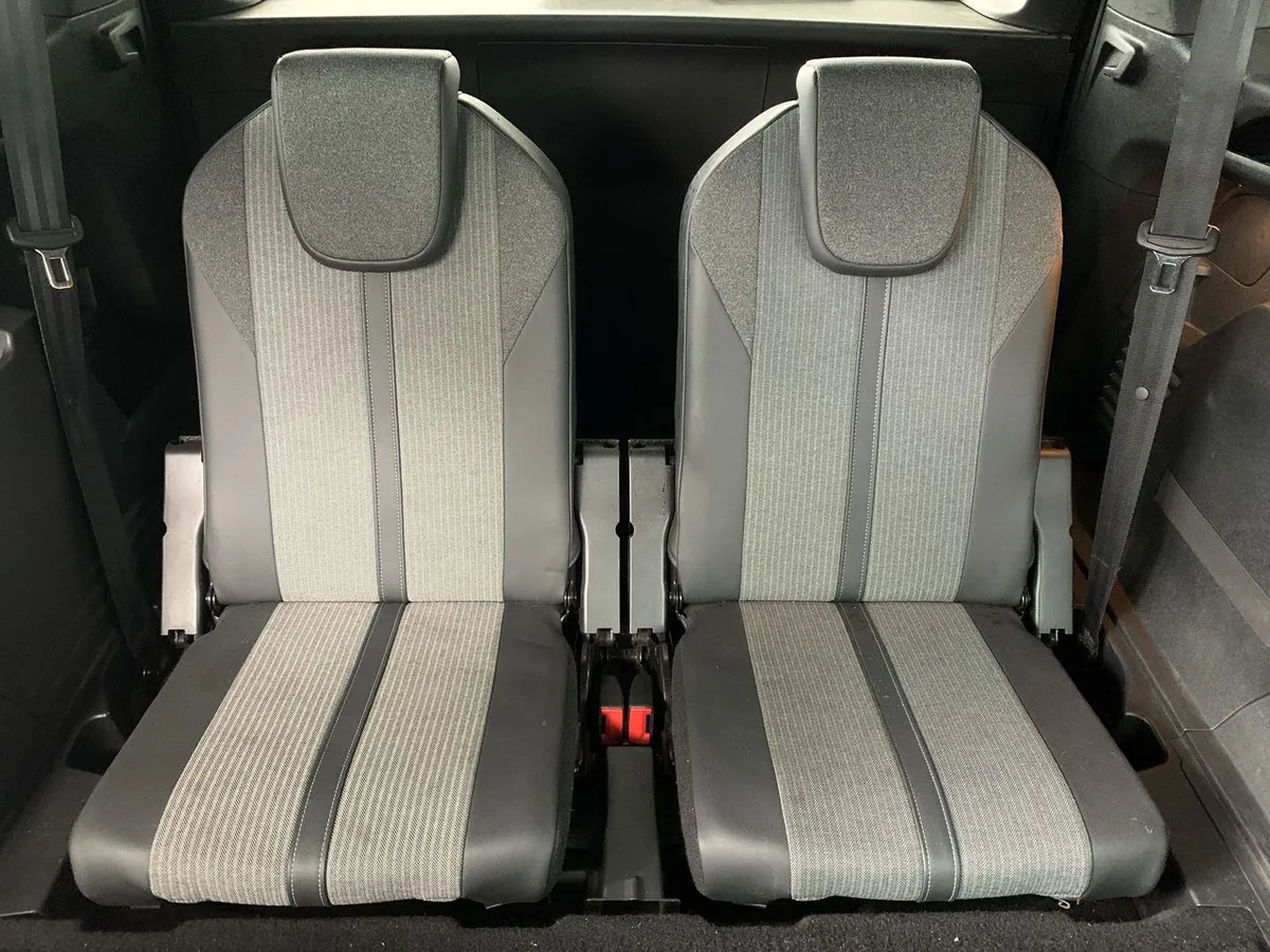 Peugeot 5008 1.5 Allure Pack Bluehdi 130 4x2 Eat8 5p año 2024