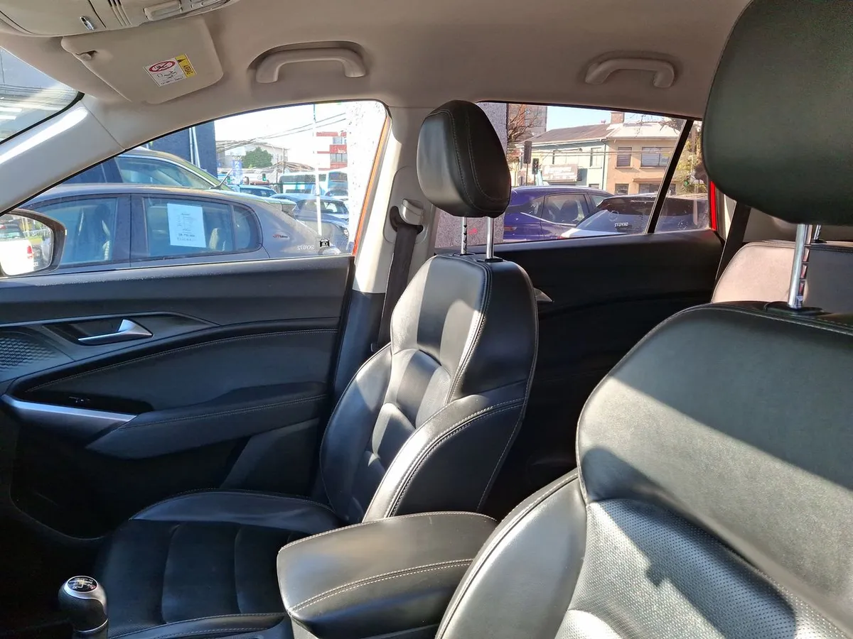 JAC Js8 1.5 Luxury Se 4x2 6mt 5p año 2023