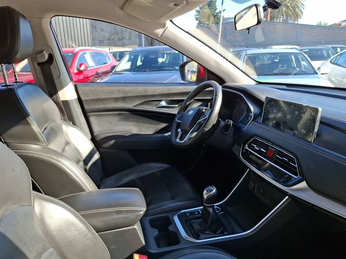 JAC Js8 1.5 Luxury Se 4x2 6mt 5p año 2023