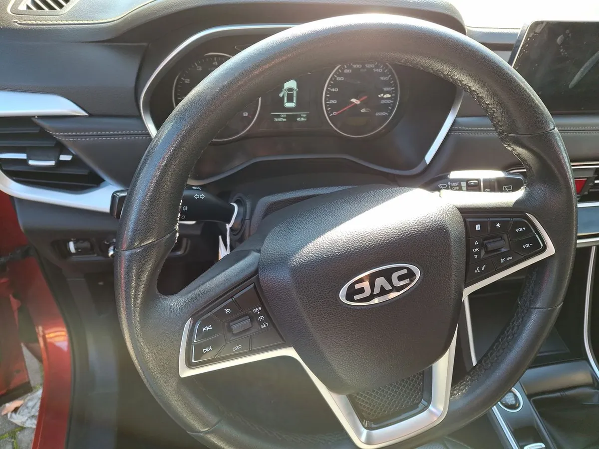 JAC Js8 1.5 Luxury Se 4x2 6mt 5p año 2023