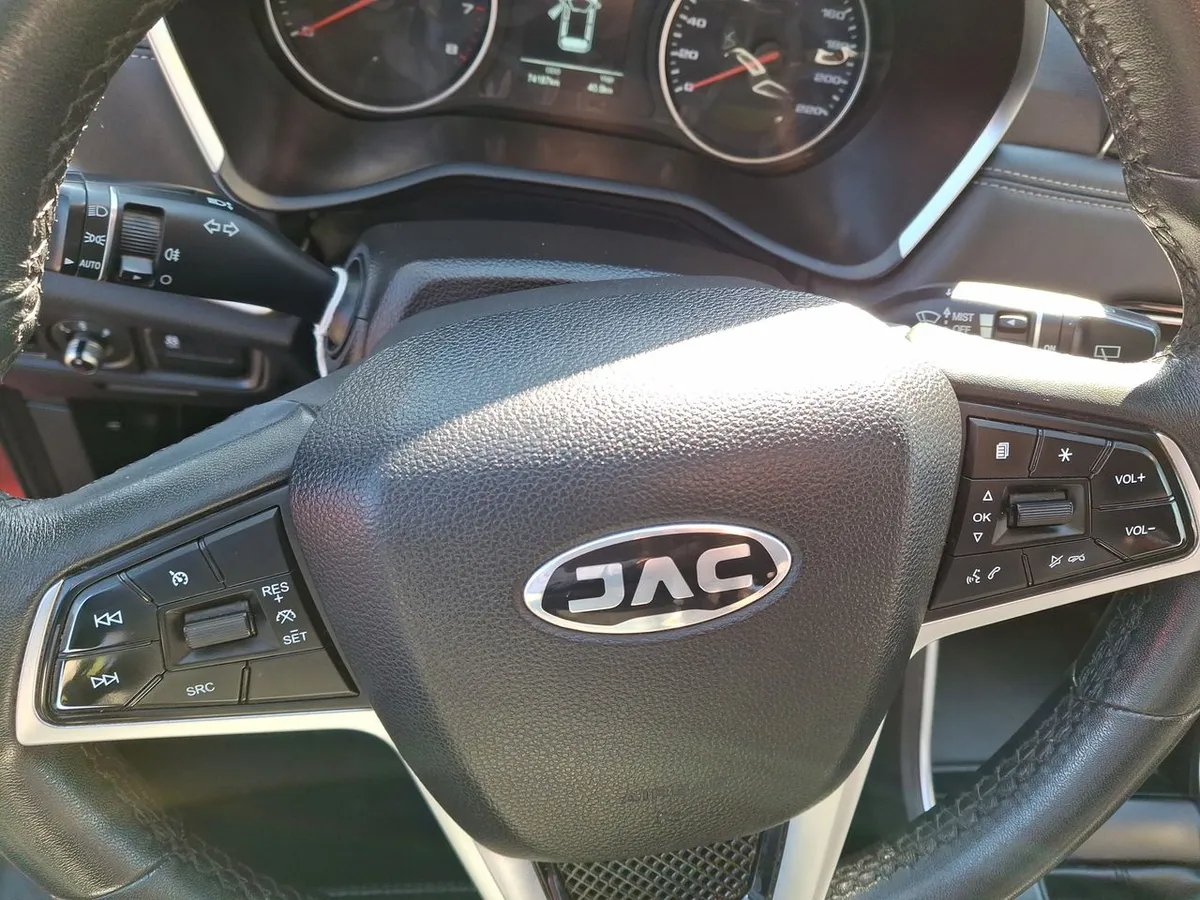 JAC Js8 1.5 Luxury Se 4x2 6mt 5p año 2023