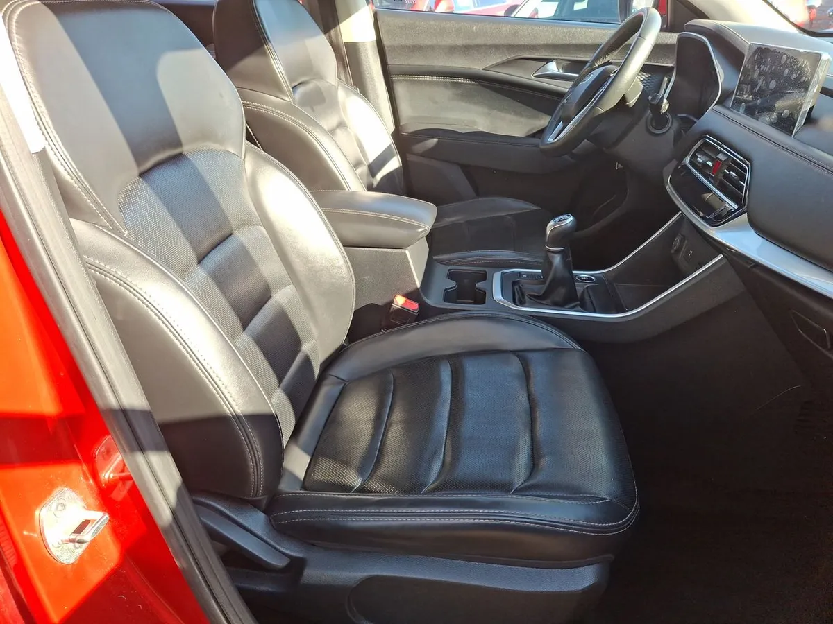 JAC Js8 1.5 Luxury Se 4x2 6mt 5p año 2023