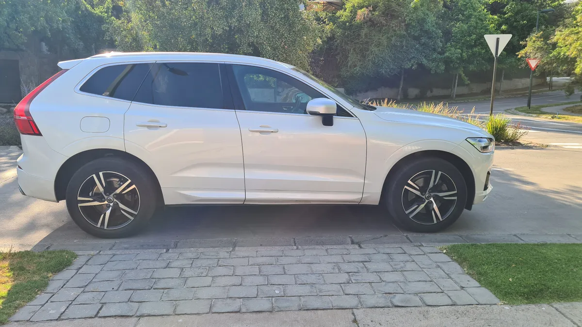 VOLVO XC60 2.0 T6 R-Design At 4x4 año 2019