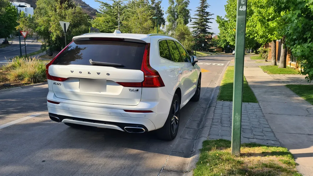 VOLVO XC60 2.0 T6 R-Design At 4x4 año 2019