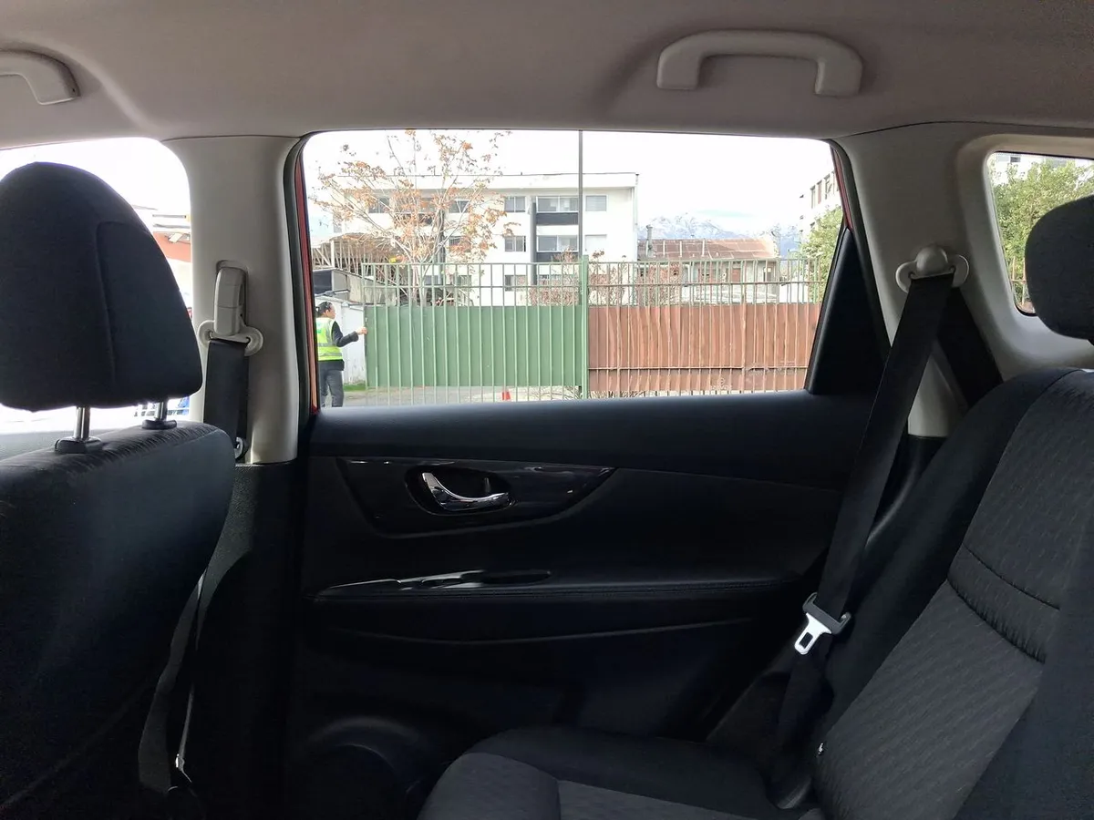Nissan X-Trail 2.5 Sense 4x2 2row Cvt At 5p año 2023