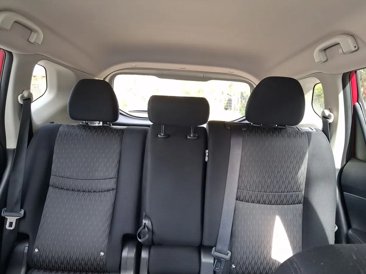 Nissan X-Trail 2.5 Sense 4x2 2row Cvt At 5p año 2023