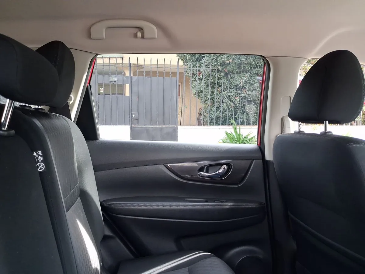 Nissan X-Trail 2.5 Sense 4x2 2row Cvt At 5p año 2023
