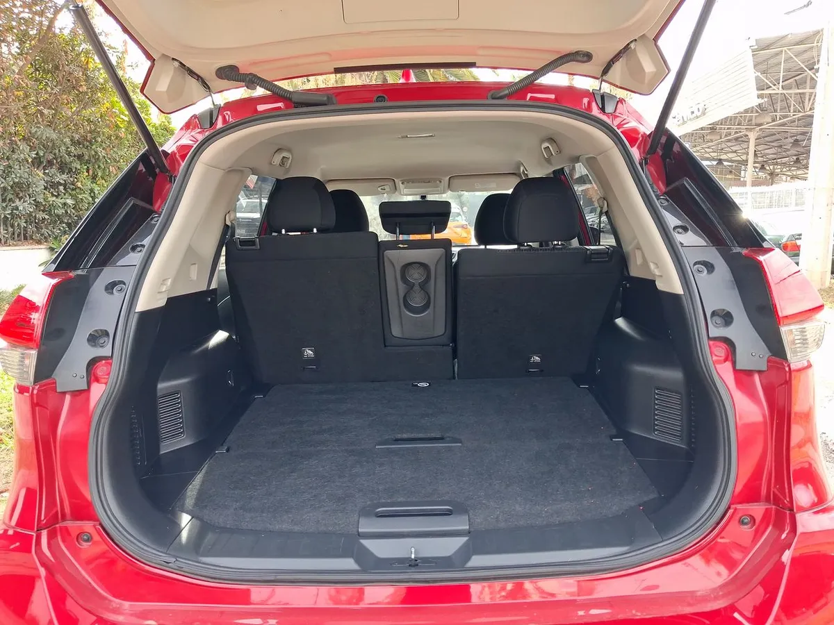 Nissan X-Trail 2.5 Sense 4x2 2row Cvt At 5p año 2023
