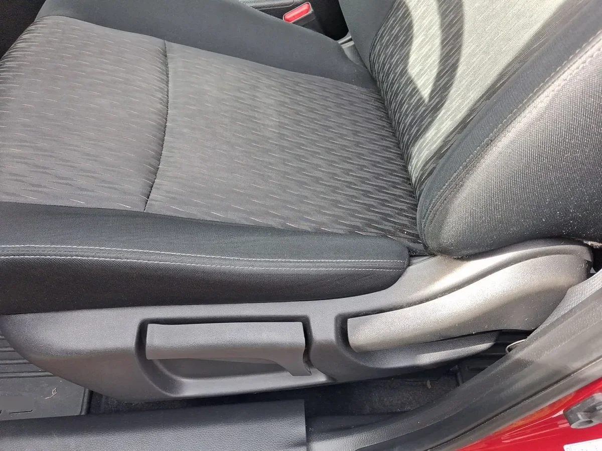 Nissan X-Trail 2.5 Sense 4x2 2row Cvt At 5p año 2023