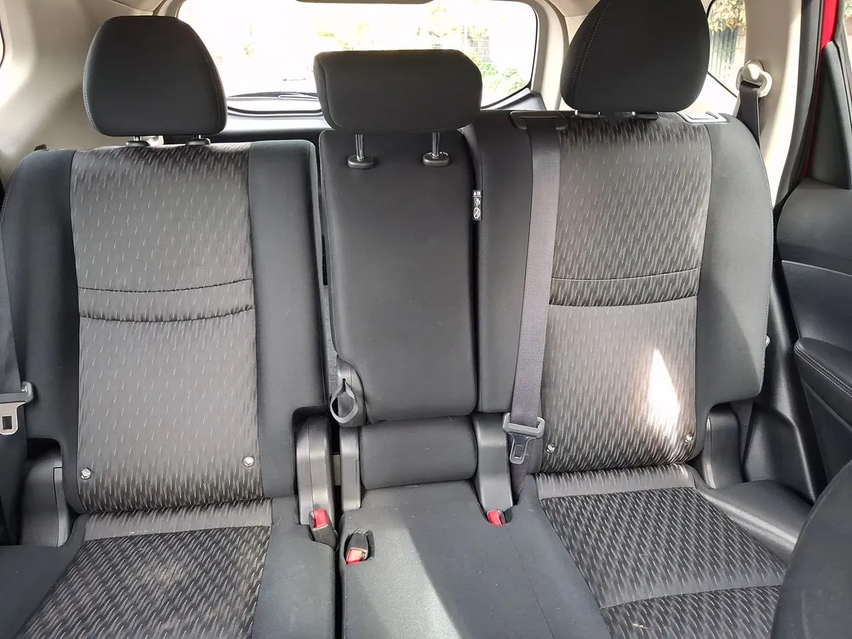 Nissan X-Trail 2.5 Sense 4x2 2row Cvt At 5p año 2023