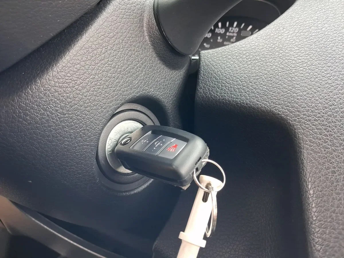 Nissan X-Trail 2.5 Sense 4x2 2row Cvt At 5p año 2023