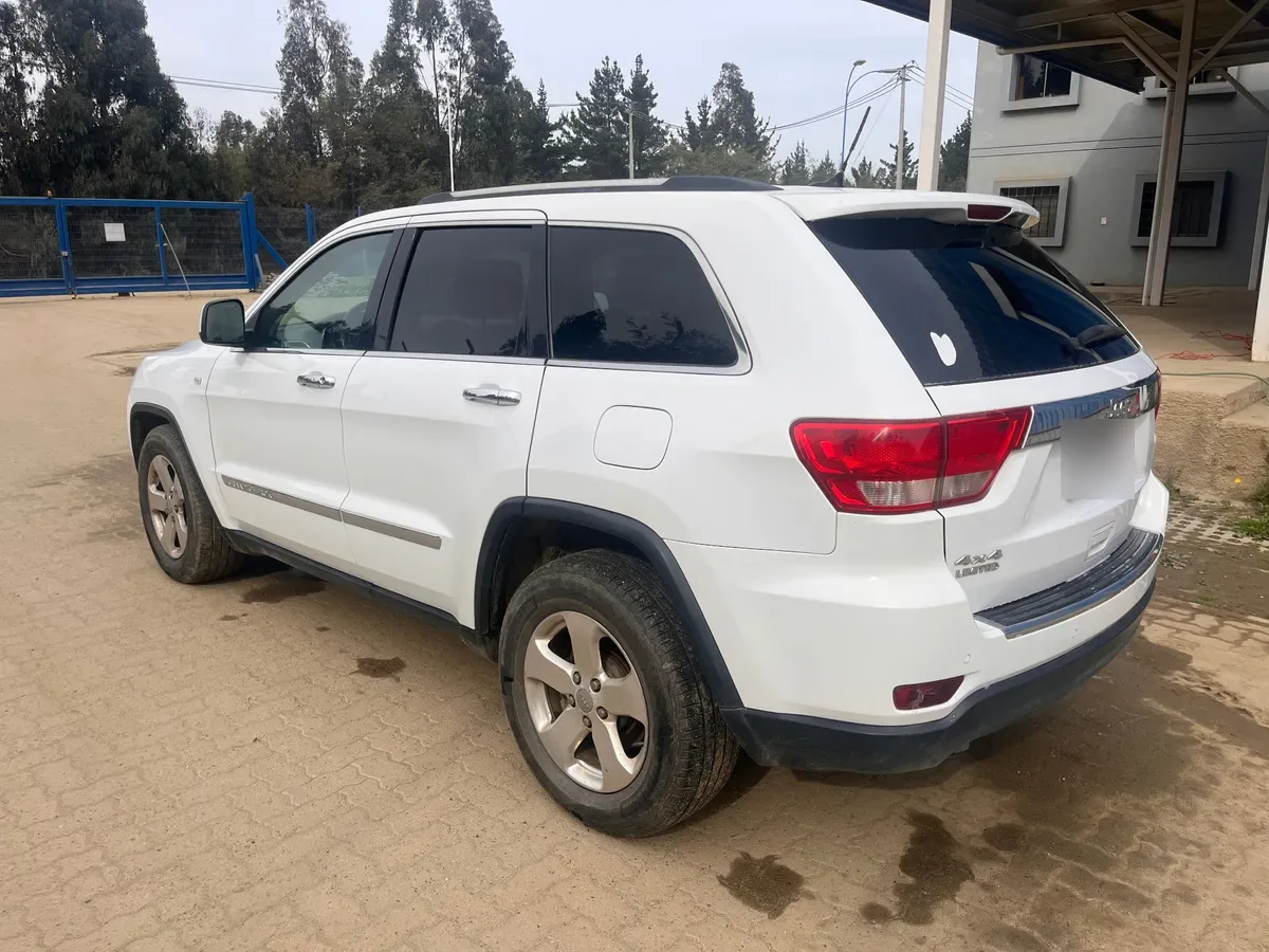 JEEP GRAND CHEROKEE 3.6 Limited At 4x2 año 2013