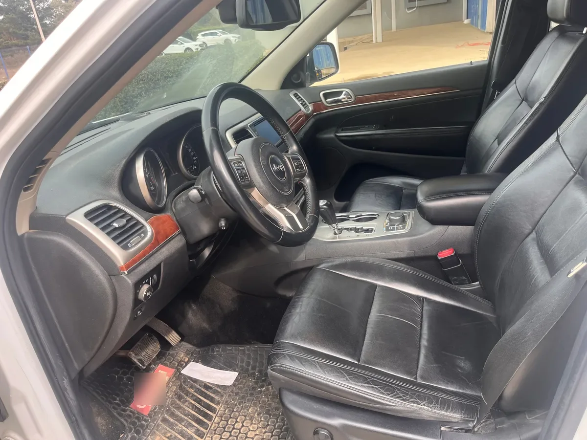 JEEP GRAND CHEROKEE 3.6 Limited At 4x2 año 2013