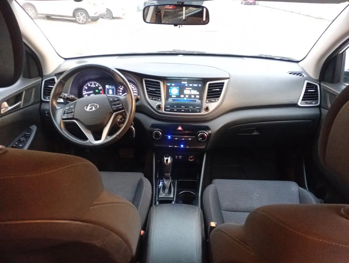 Hyundai Tucson 2.0 Gl Advance Nav 4x2 6at 5p año 2017