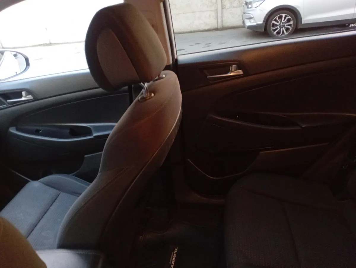Hyundai Tucson 2.0 Gl Advance Nav 4x2 6at 5p año 2017