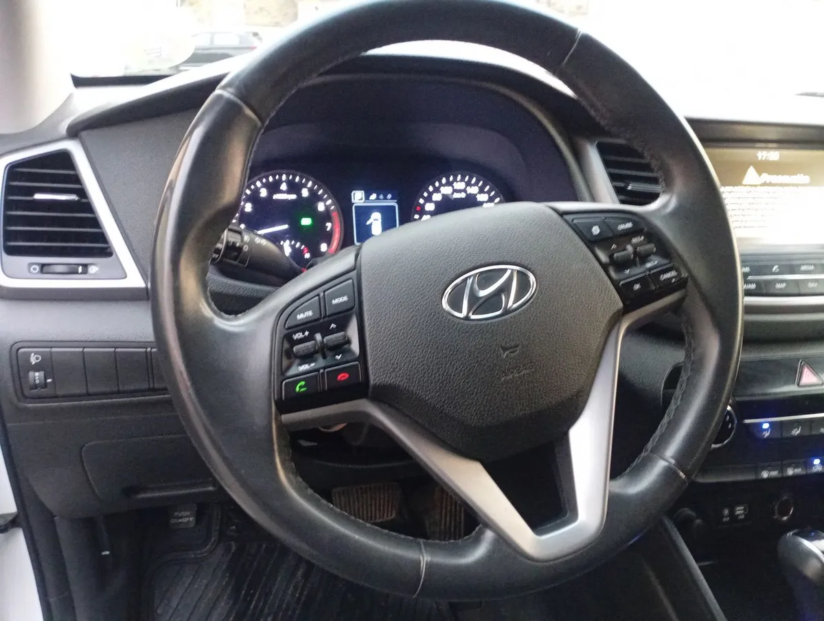 Hyundai Tucson 2.0 Gl Advance Nav 4x2 6at 5p año 2017