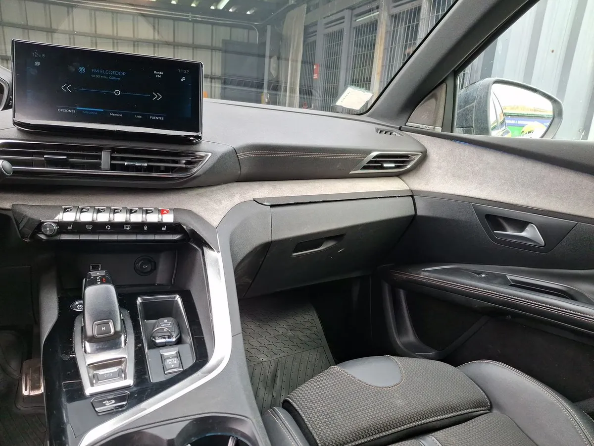 Peugeot 5008 1.6 Gt Puretech 180 4x2 Eat8 5p año 2023