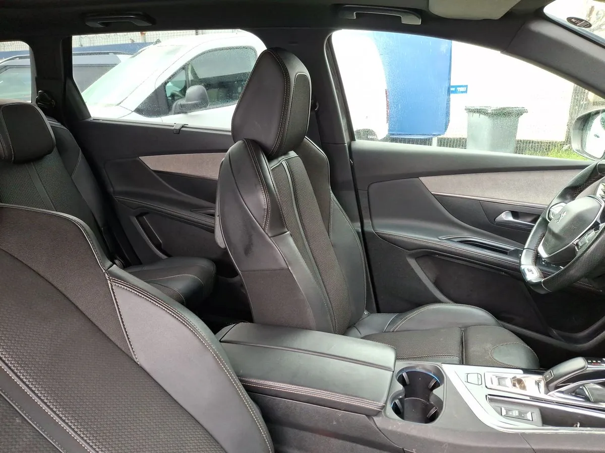 Peugeot 5008 1.6 Gt Puretech 180 4x2 Eat8 5p año 2023