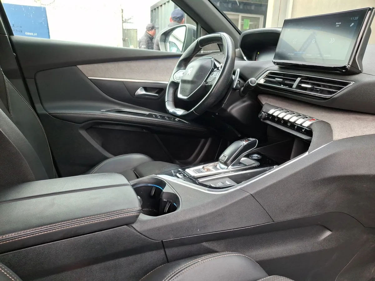Peugeot 5008 1.6 Gt Puretech 180 4x2 Eat8 5p año 2023