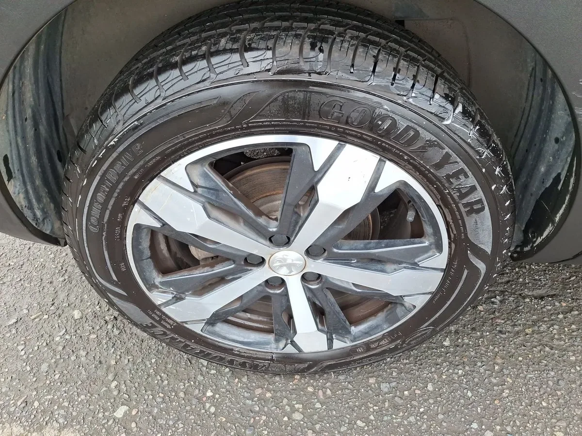Peugeot 5008 1.6 Gt Puretech 180 4x2 Eat8 5p año 2023