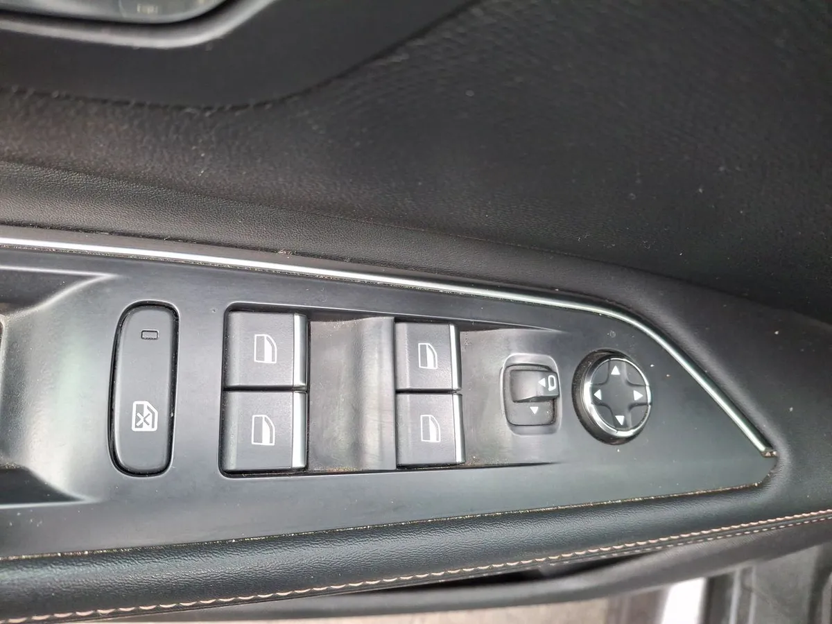 Peugeot 5008 1.6 Gt Puretech 180 4x2 Eat8 5p año 2023