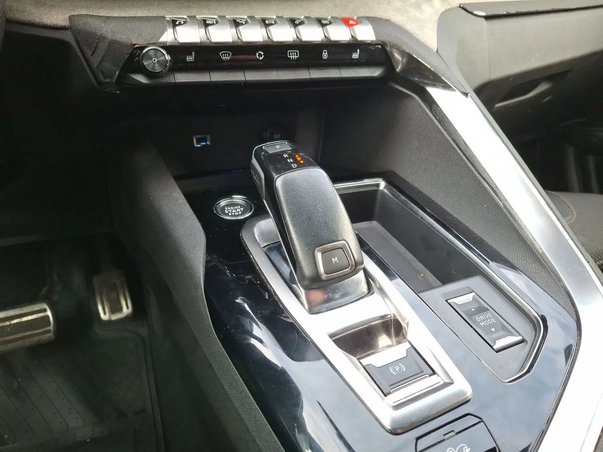 Peugeot 5008 1.6 Gt Puretech 180 4x2 Eat8 5p año 2023