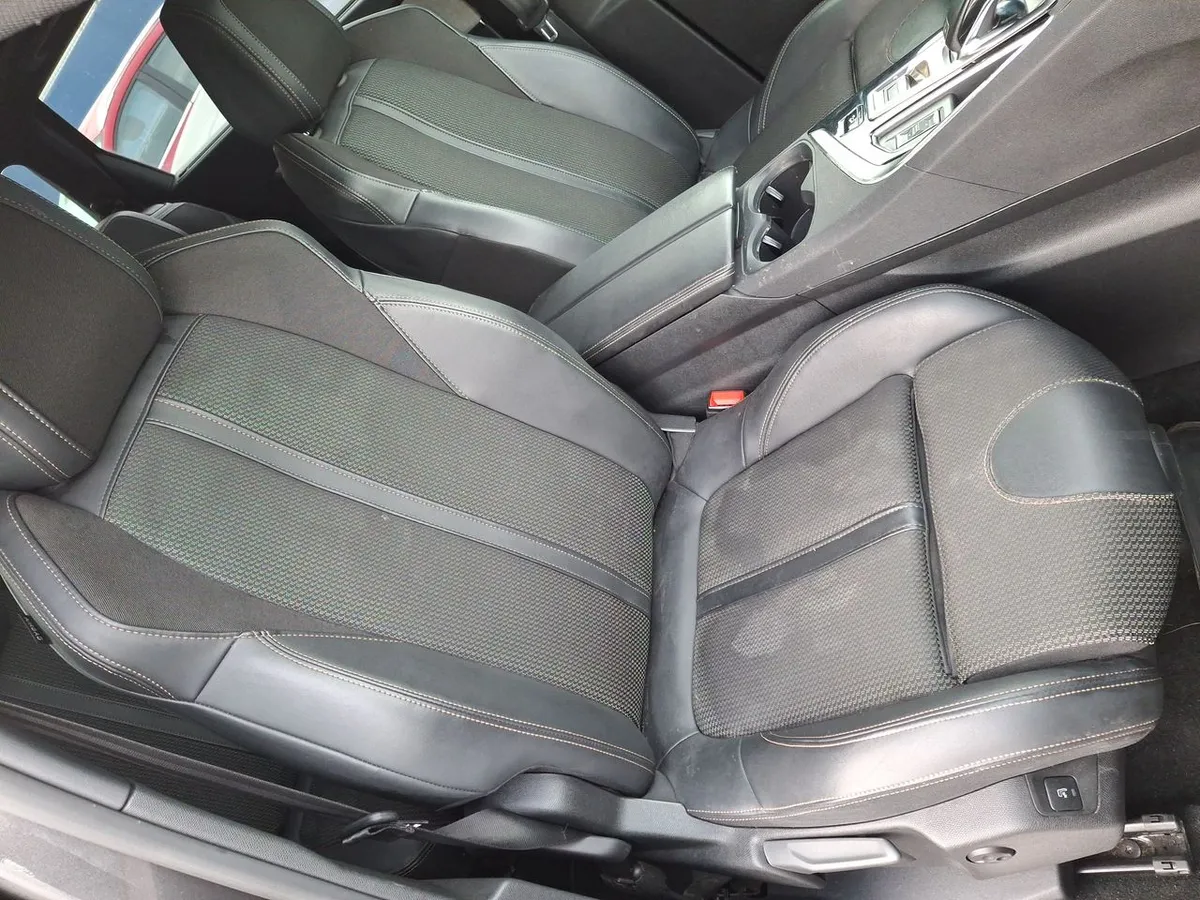 Peugeot 5008 1.6 Gt Puretech 180 4x2 Eat8 5p año 2023