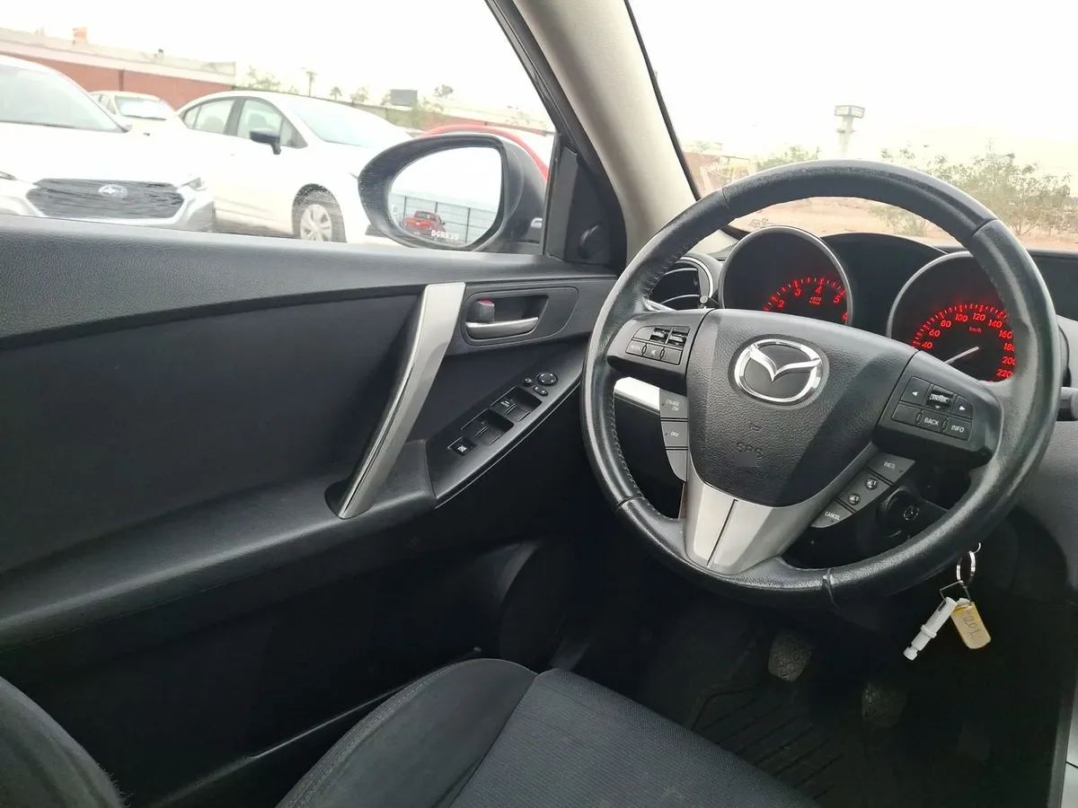 Mazda 3 2.0 Sport R 4x2 Te Mt 5p año 2011