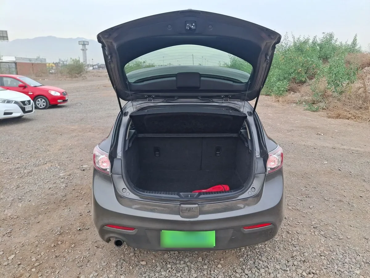 Mazda 3 2.0 Sport R 4x2 Te Mt 5p año 2011