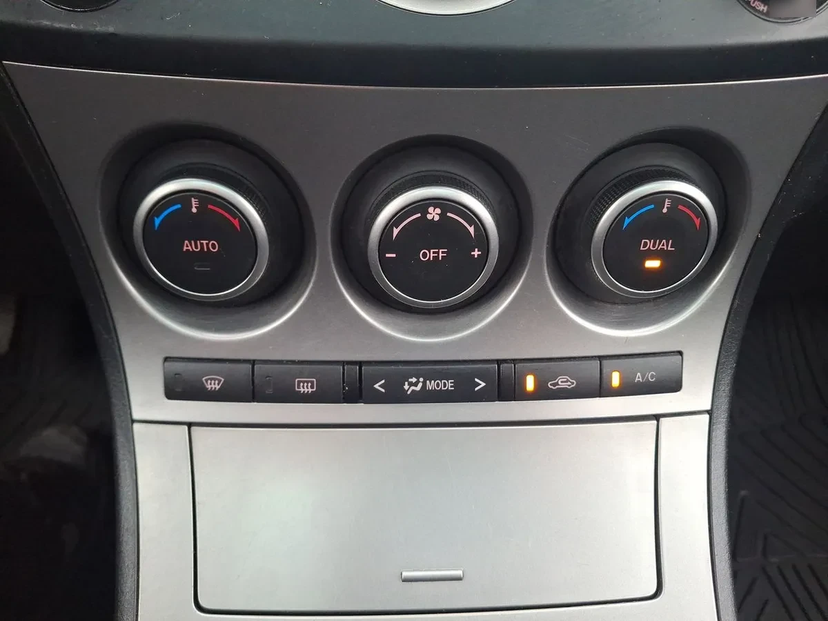 Mazda 3 2.0 Sport R 4x2 Te Mt 5p año 2011