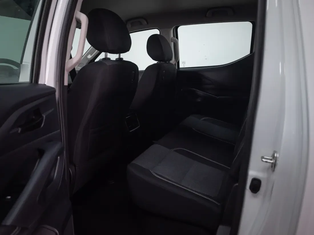 Peugeot Landtrek Landtrek 2.2 Active Bluehdi Diesel 4x4 180hp Mt 4p año 2025