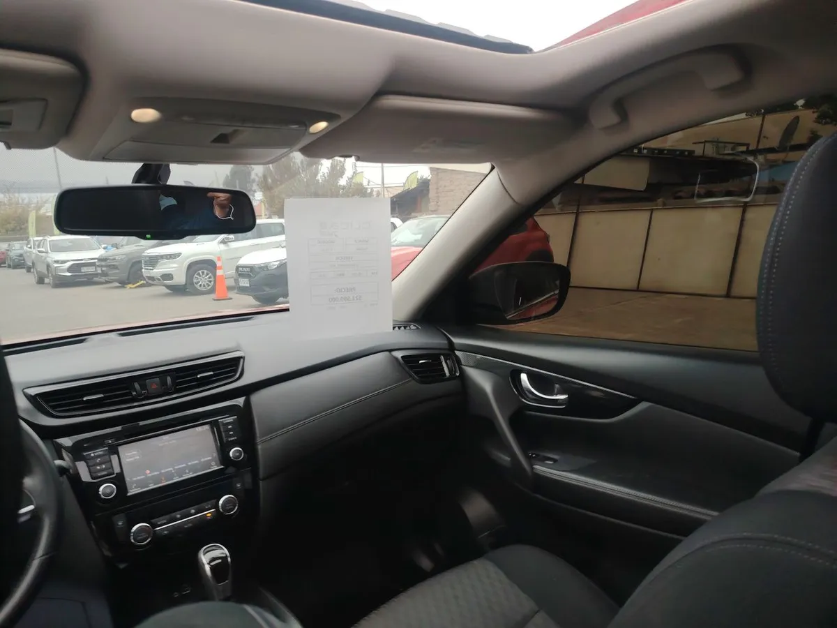 Nissan X-Trail 2.5 Advance 4x2 3row Cvt At 5p año 2023