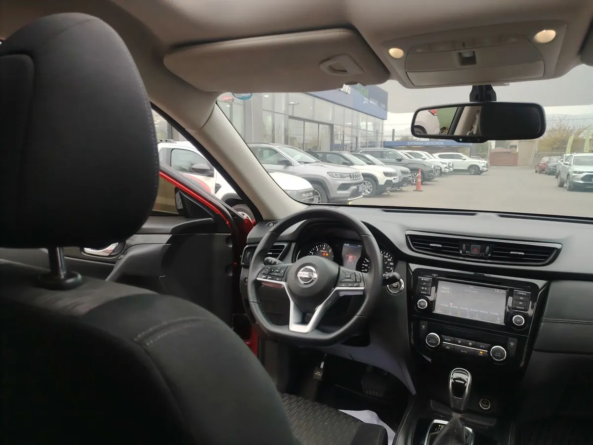 Nissan X-Trail 2.5 Advance 4x2 3row Cvt At 5p año 2023