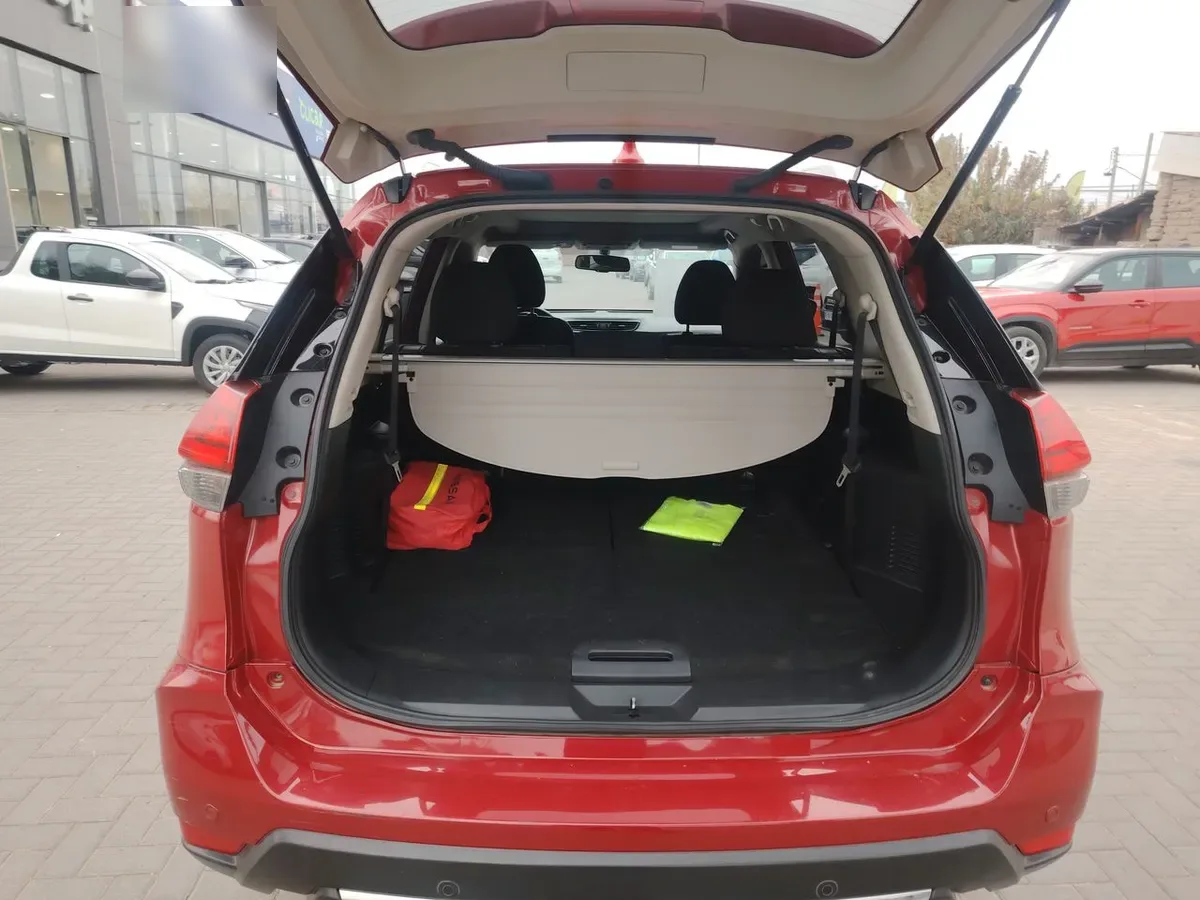 Nissan X-Trail 2.5 Advance 4x2 3row Cvt At 5p año 2023