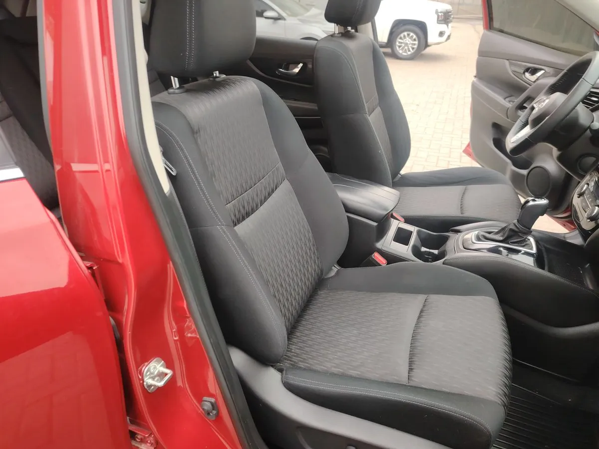 Nissan X-Trail 2.5 Advance 4x2 3row Cvt At 5p año 2023