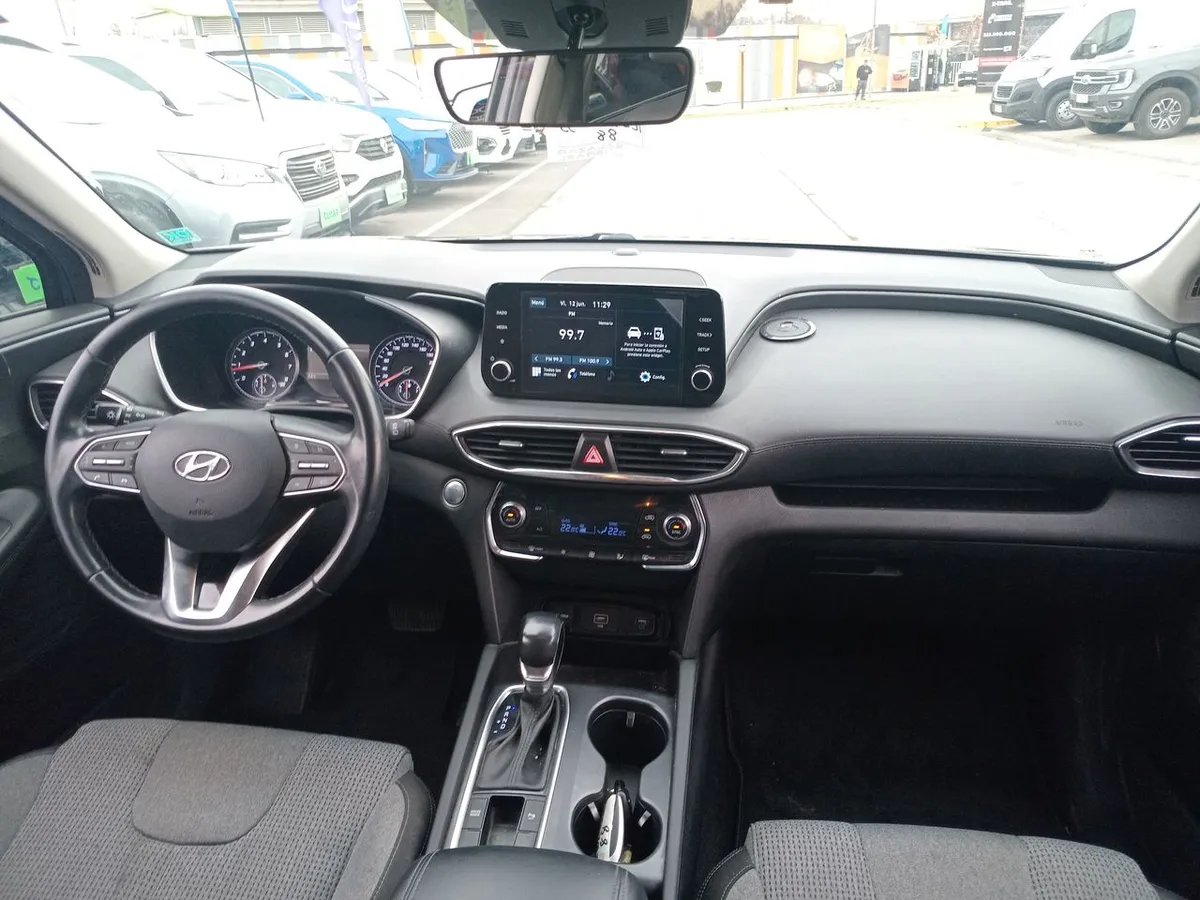 Hyundai Santa Fe 2.5 Plus Fl 4x2 At 5p año 2022