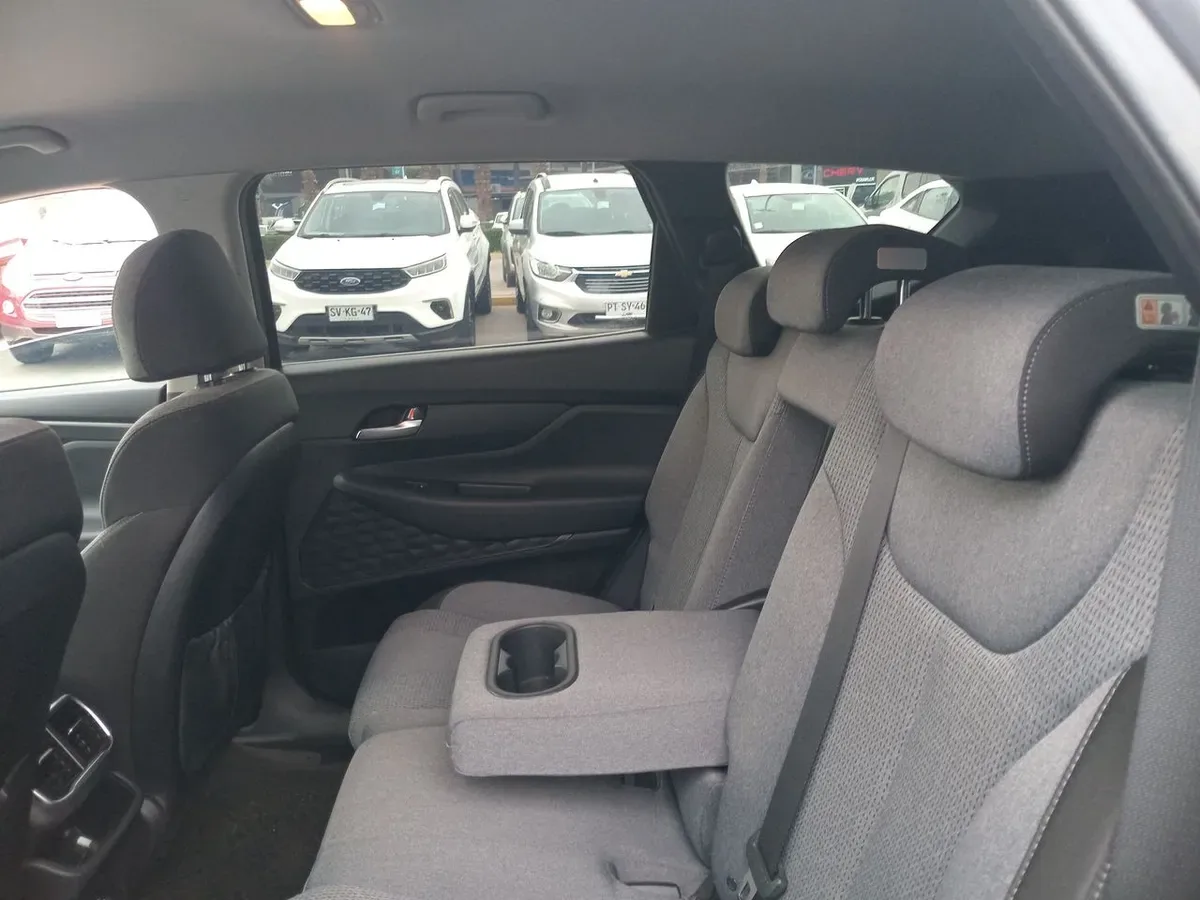 Hyundai Santa Fe 2.5 Plus Fl 4x2 At 5p año 2022