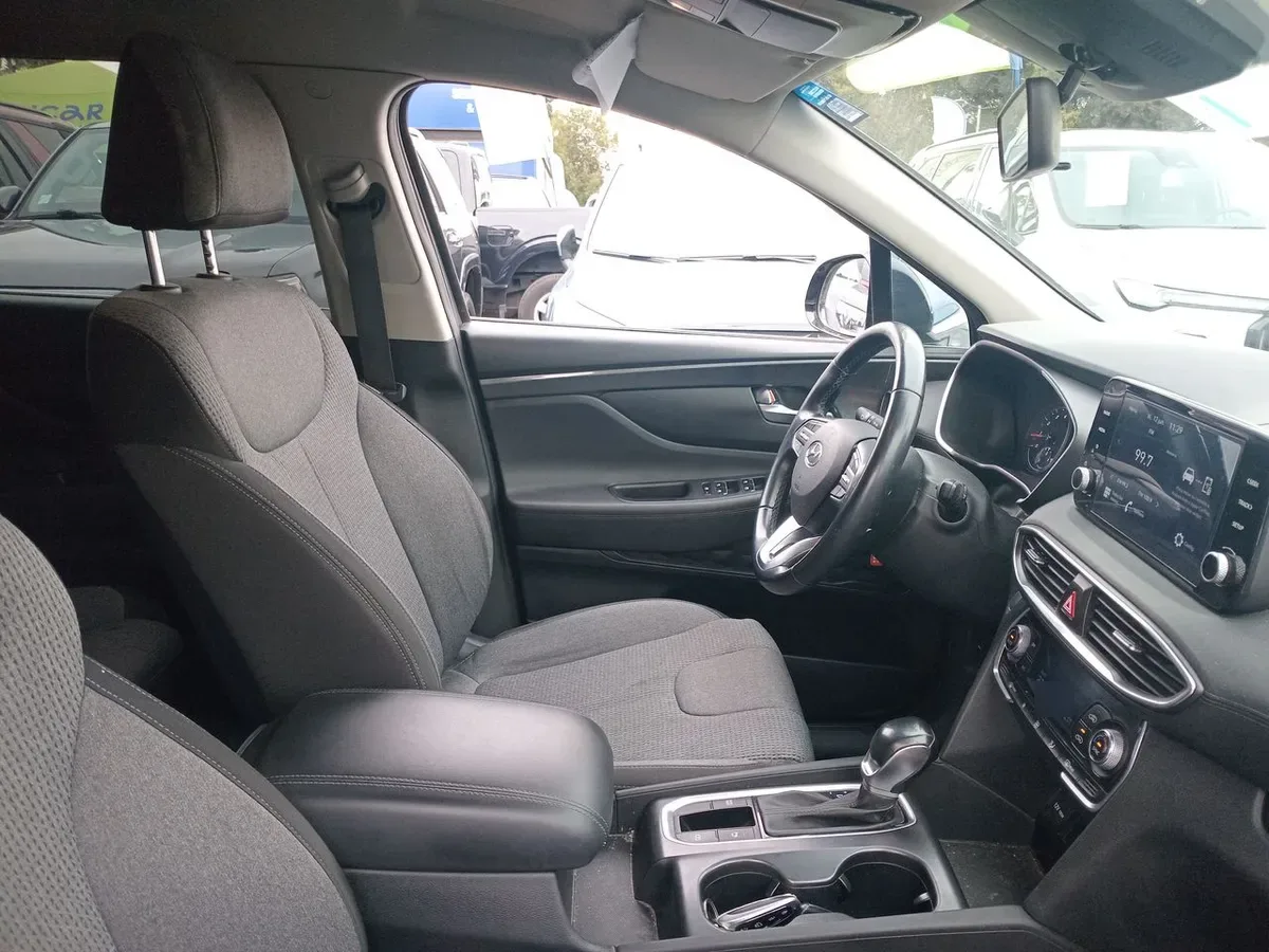 Hyundai Santa Fe 2.5 Plus Fl 4x2 At 5p año 2022