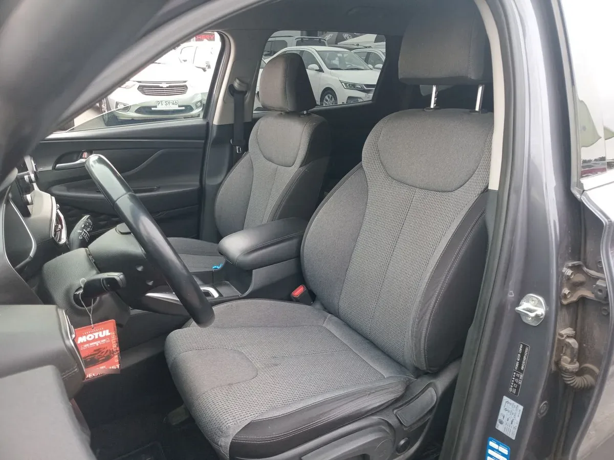 Hyundai Santa Fe 2.5 Plus Fl 4x2 At 5p año 2022